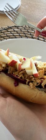 Carrot-Dogs mit Wasabi-Remoulade und frischen Toppings