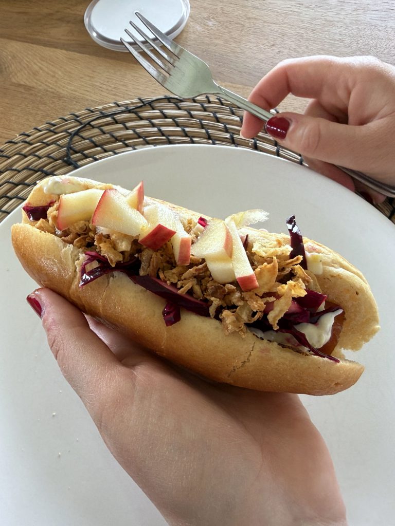 Carrot-Dogs mit Wasabi-Remoulade und frischen Toppings