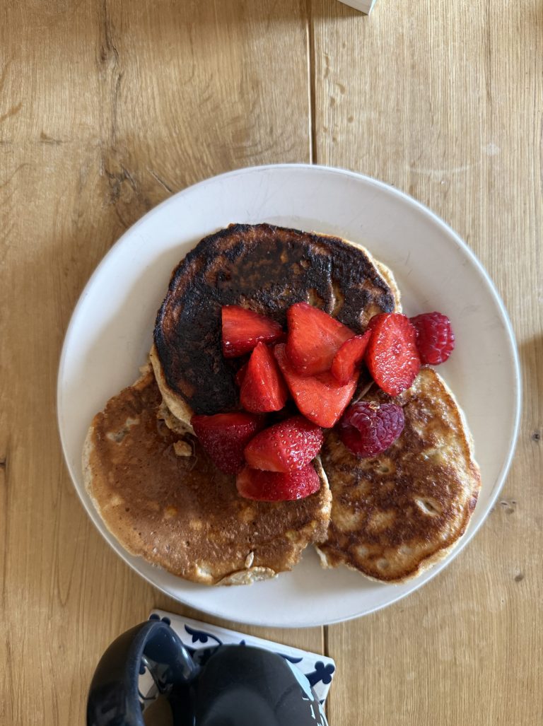 Vollkorn-Skyr-Pancakes mit Beeren