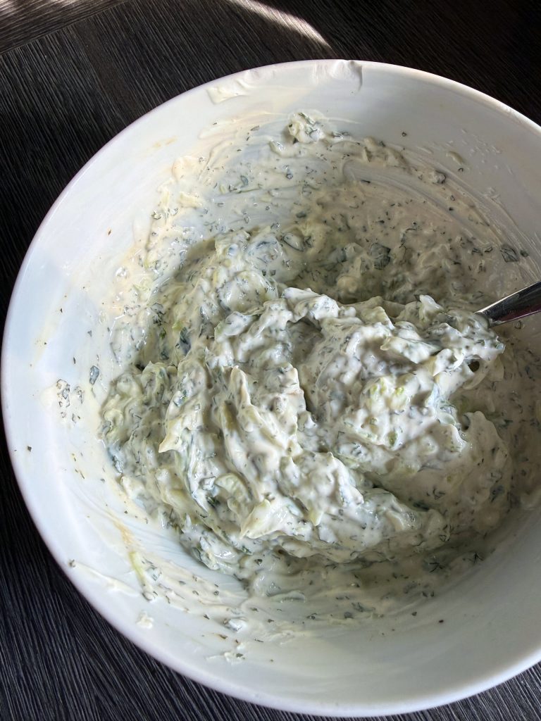 Raita: Indischer Gurken-Dip mit Minze