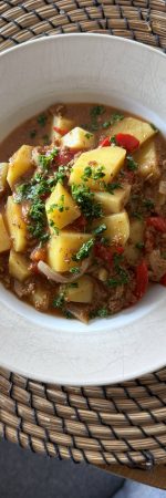Veganer Bauerntopf mit Kartoffeln und Paprika